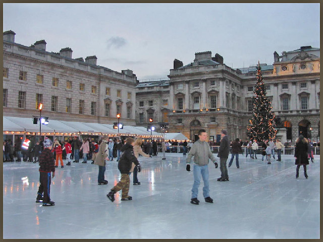 Soubor:Ice Skating.Somerset House. - geograph.org.uk - 117562.jpg