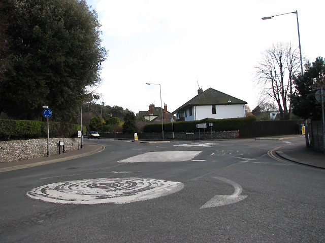 Soubor:Double roundabout - geograph.org.uk - 722885.jpg