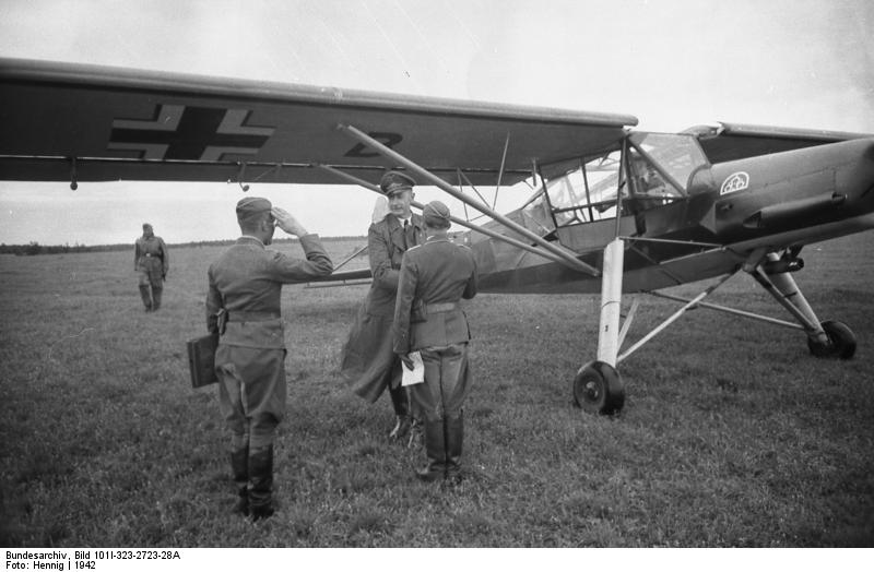 Soubor:Bundesarchiv Bild 101I-323-2723-28A, Russland, Fi 156.jpg