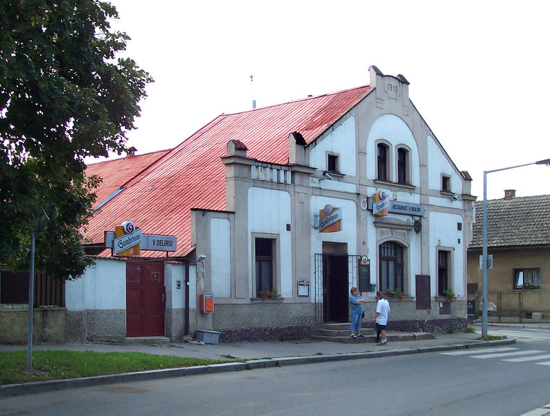 Soubor:Lípové sqr, Prague Dubeč.jpg