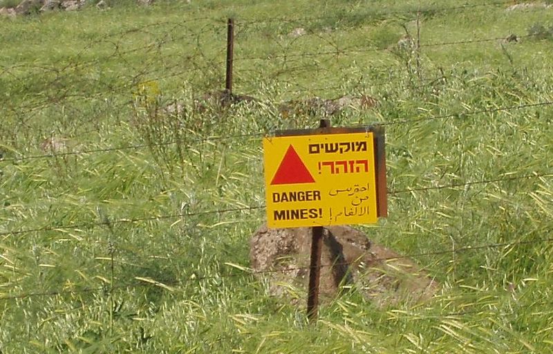 Soubor:Minefield warning.JPG