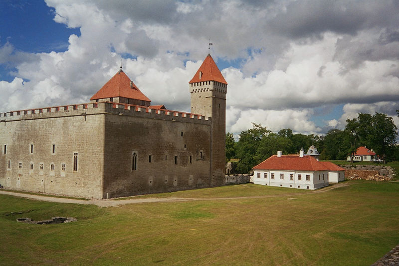 Soubor:Castlekuressaare.JPG