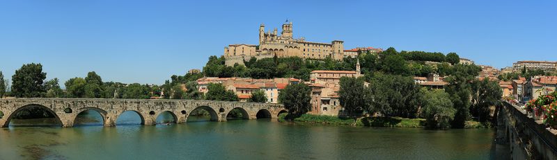 Soubor:CathedraleEtVieuxPontBeziers.jpg