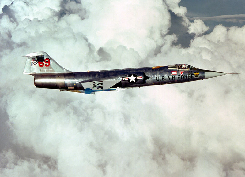 Soubor:F-104 right side view.jpg