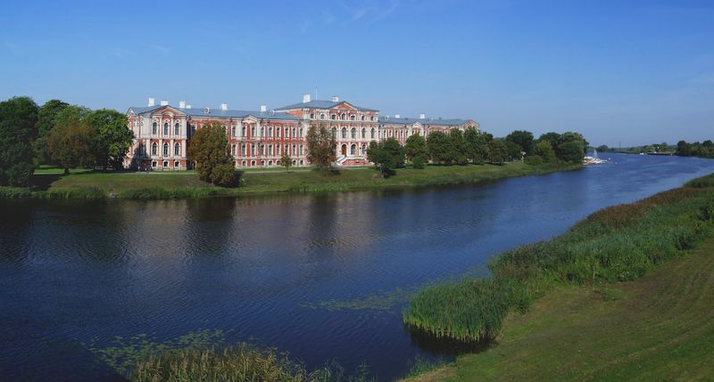 Soubor:Jelgava Castle (Schloss Mitau).jpg