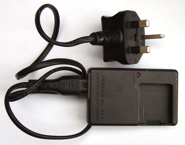 Soubor:FujifilmJ25Charger.JPG