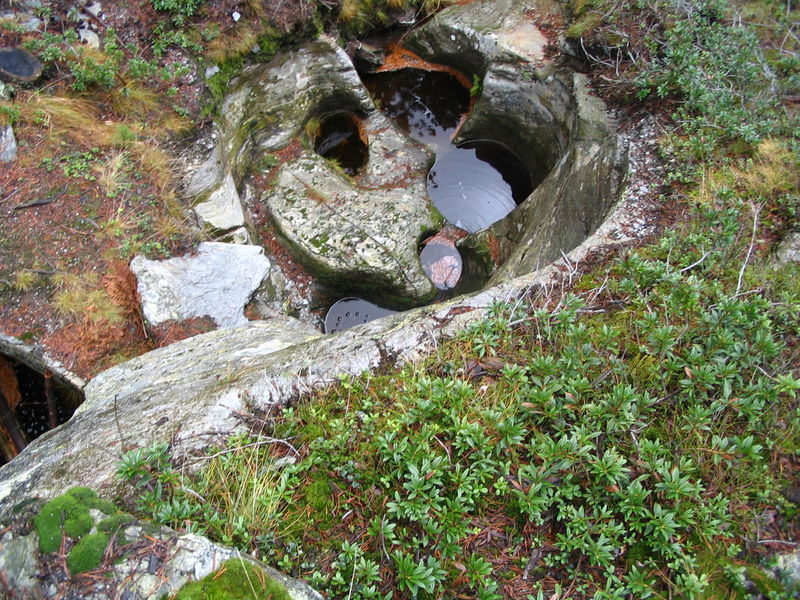 Soubor:Gletschertöpfe in Maloja.jpg