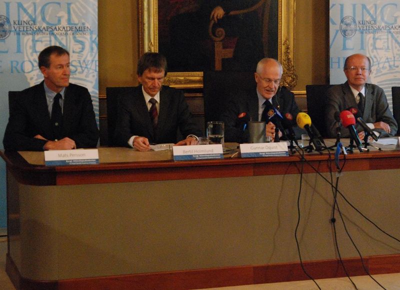 Soubor:Nobel2008Economics news conference1.jpg