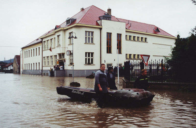 Soubor:Povodne dobrichovice skola.jpg