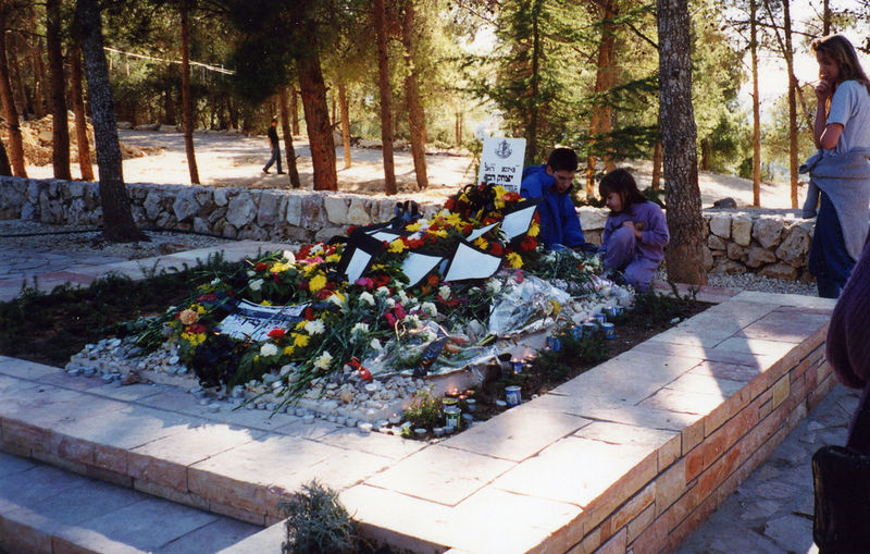 Soubor:Rabin Grave.jpg