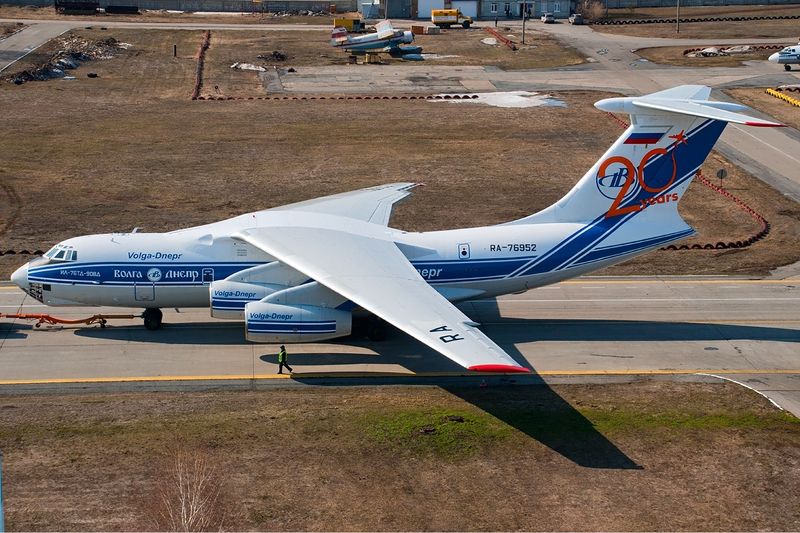 Soubor:Volga-Dnepr Ilushin Il-76TD-90VD Beltyukov.jpg