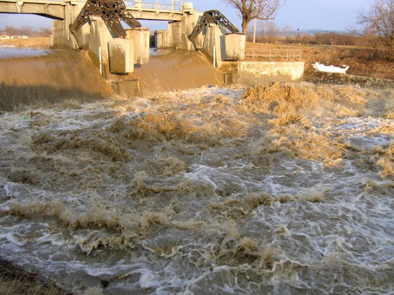 Soubor:Rozvodněná Olšava.jpg