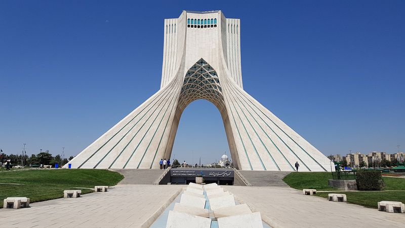 Soubor:The Azadi Tower-1-2018-Flickr.jpg