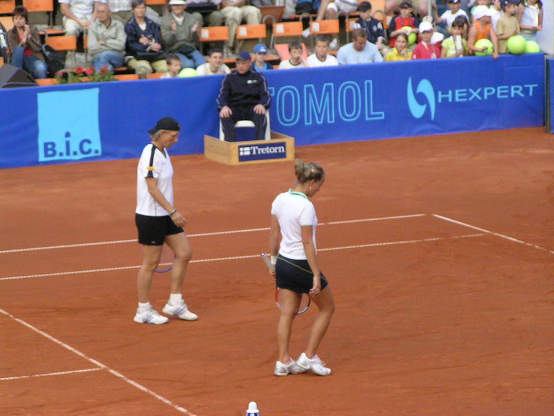 Soubor:MNavratilova-BStrycova-ECM-2006-55.jpg