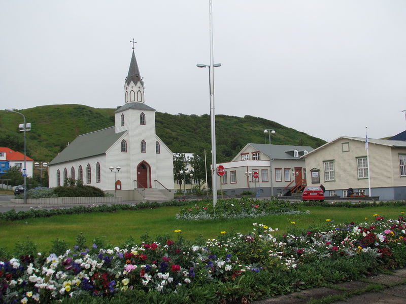 Soubor:Saudárkrókurchurch2010.jpg