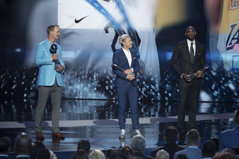 Soubor:THE 2016 ESPYS-Kobe-Bryant-3-Flickr.jpg