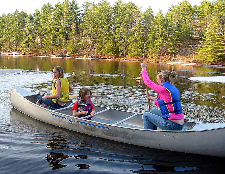 Soubor:Muskoka canoe.jpg