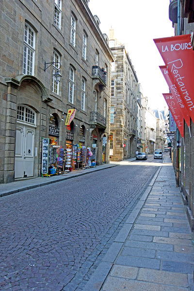 Soubor:France-001266-Entering the Old Town-DJFlickr.jpg