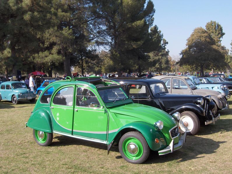 Soubor:Green Citroen 2CV.jpg