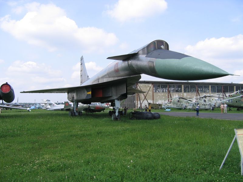 Soubor:Sukhoi T-4 (Monino museum).jpg