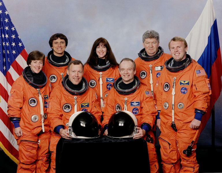 Soubor:STS-91 crew.jpg