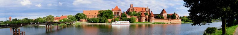 Soubor:Marienburg 2004 Panorama.jpg