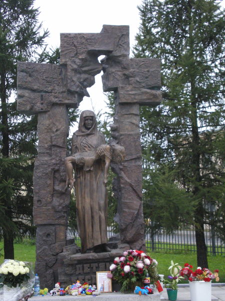 Soubor:Beslan Monument.JPG