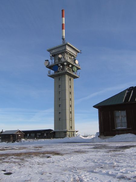 Soubor:Fernsehturm auf dem Klínovec.jpg