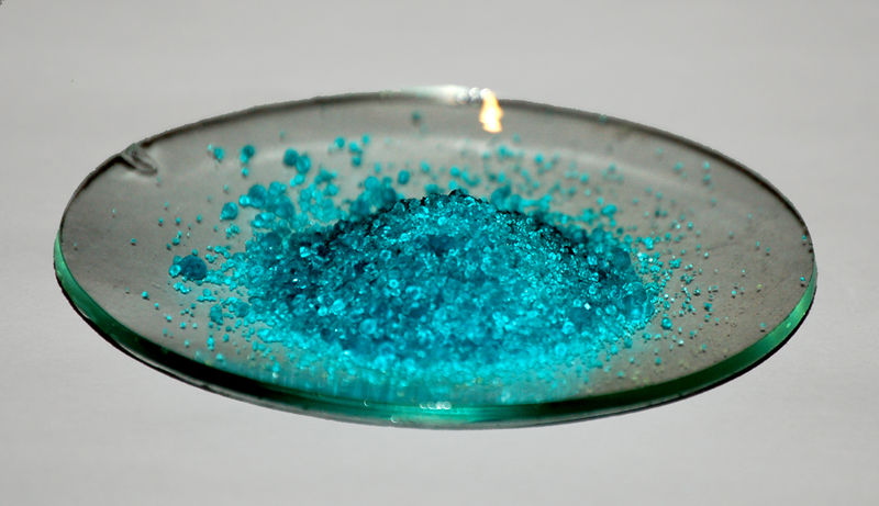 Soubor:Nickel(II)-sulfate-photo.jpg