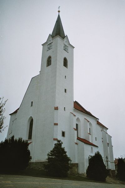 Soubor:Pacov-church.jpg