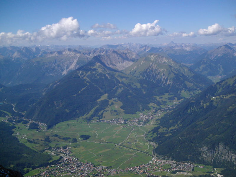 Soubor:Zugspitze-Blick auf Ehrwald.jpg