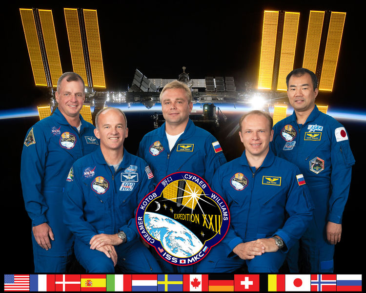 Soubor:Expedition 22 crew members.jpg