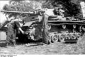 Bundesarchiv Bild 101I-639-4262-04, Im Osten, Panzer III, Kettenwechsel.jpg
