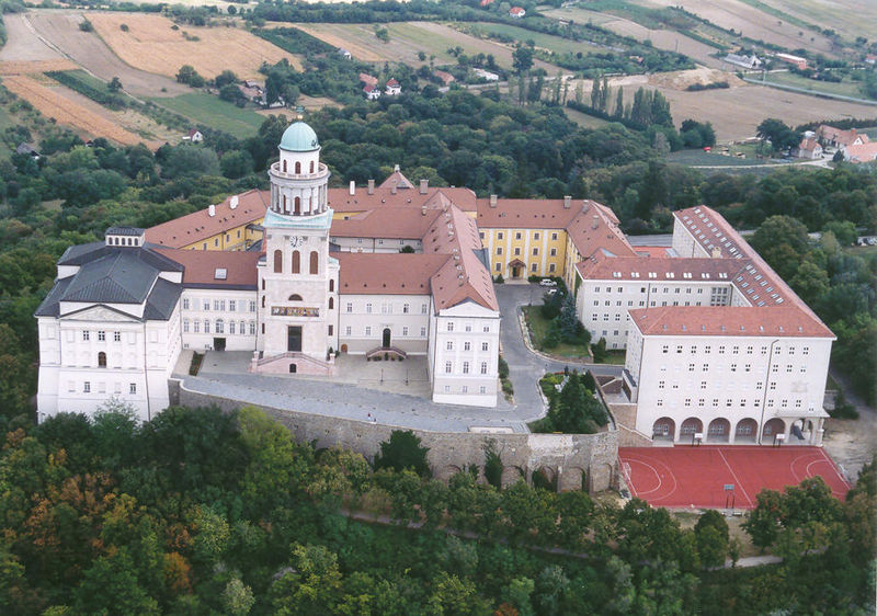 Soubor:Pannonhalma - Bencés apátság.jpg