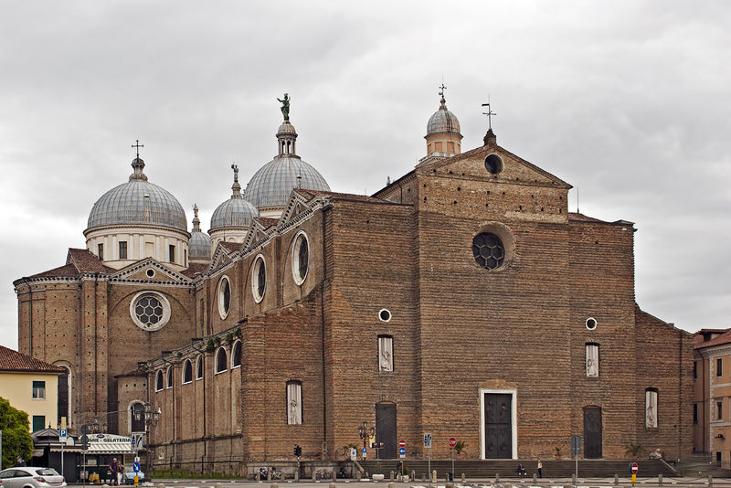 Soubor:Abbazia di Santa Giustina.jpg