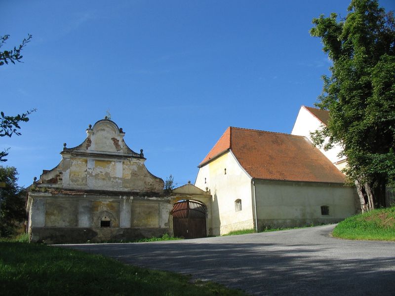 Soubor:Tažovice-zámek2.jpg