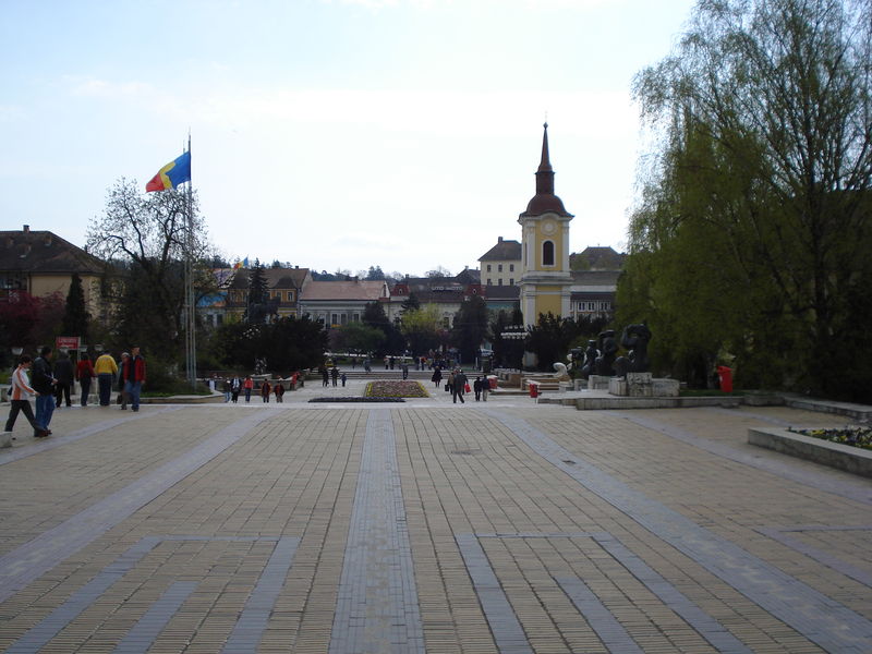 Soubor:Piata Teatrului Targu Mures.jpg