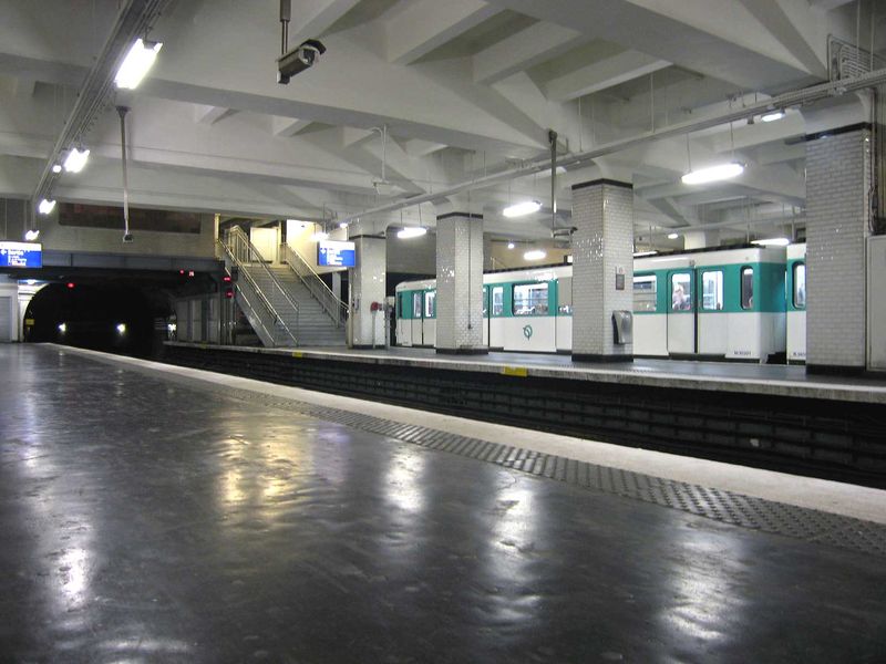 Soubor:Station-Porte-de-Saint-Clou.jpg