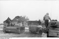 Bundesarchiv Bild 101I-090-3911-23, Russland, Sturmgeschütz und Schützenpanzer auf Dorfstraße.jpg