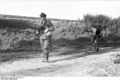 Bundesarchiv Bild 101I-301-1954-16, Nordfrankreich, Soldaten auf Landstraße.jpg
