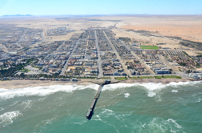 Soubor:Seebrücke Swakopmund, Namibia.jpg