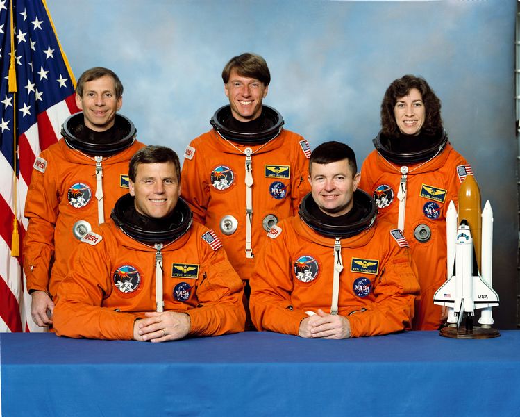 Soubor:Sts-56 crew.jpg