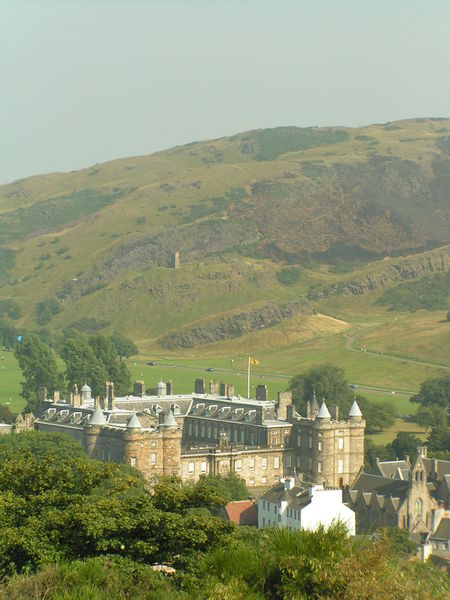 Soubor:Holyrood Palace Edinburgh.jpg