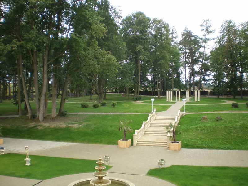 Soubor:Kamenný Dvůr Chateau gardens.jpg