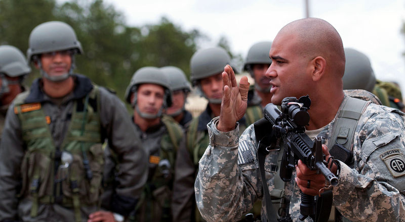 Soubor:M4 carbine training-Flickr.jpg