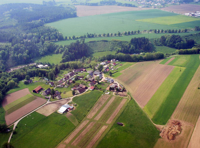 Soubor:Radešov from air 1.jpg