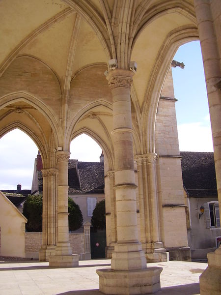 Soubor:Notre-Dame de Beaune Entrée.JPG