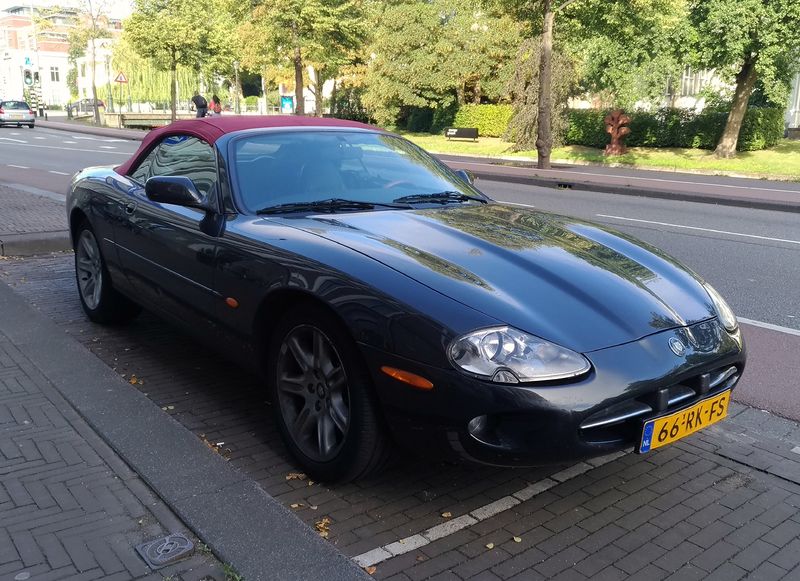 Soubor:1997 Jaguar XK8-Flickr2018-01.JPG