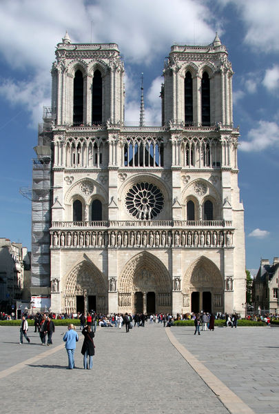 Soubor:Facade-notre-dame-paris-ciel-bleu.JPG