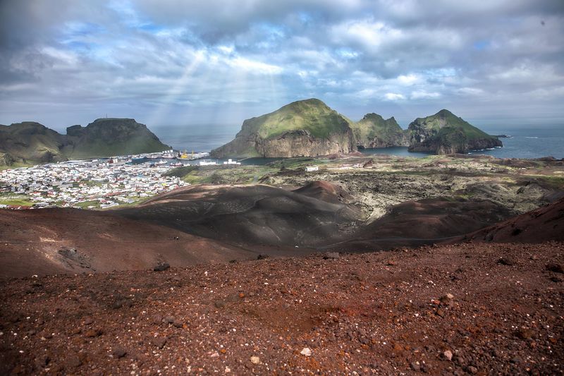 Soubor:ICELAND-Heimaey-Flickr.jpg